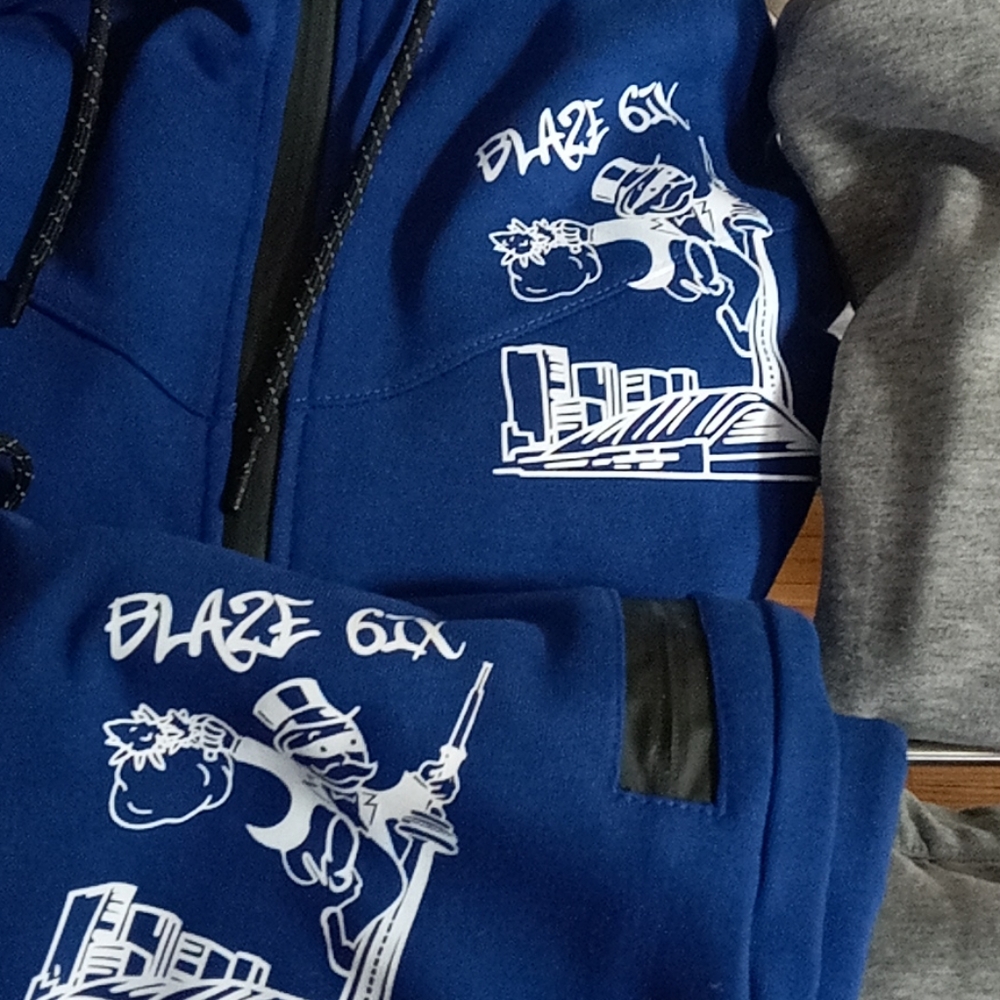 Jogger suits - Picture 2 of 3